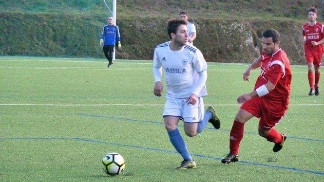 Riki, dianteiro do Louro e goleador unha vez máis