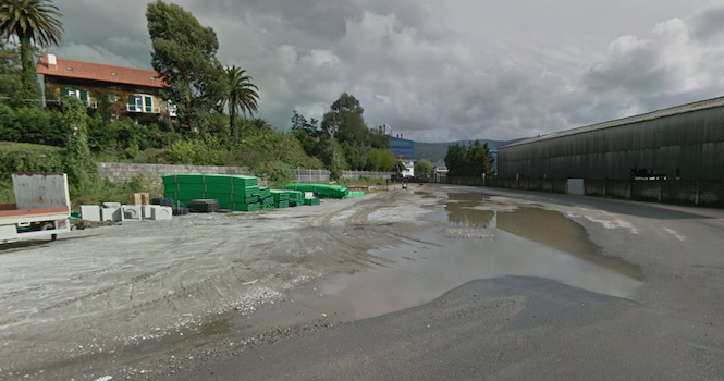 O estado da pista de acceso ao porto de Brens leva sendo deplorable durante anos
