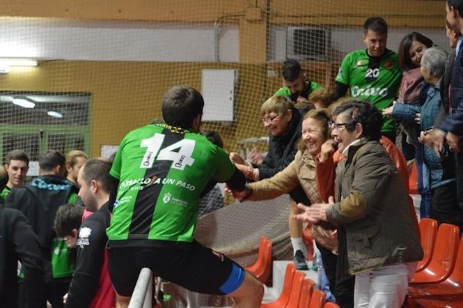 calvo-xiria-arroupado-na-caniza