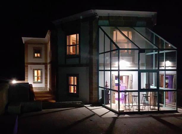 o-semaforo-de-fisterra-de-noite