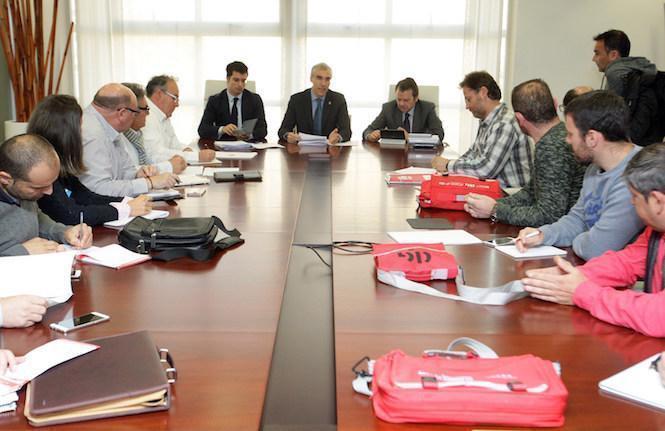 Imaxe dunha das reunións do Comité de Empresa de Ferroatlántica coa Xunta