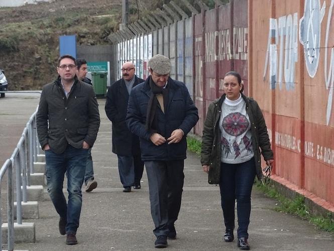 A expedición da Federación coa presidenta do UC Cee no San Paio de Refoxos