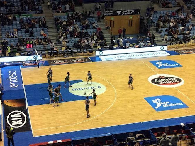 Infantis das Escolas de Basket Xiria no Obradoiro ante 5000 persoas