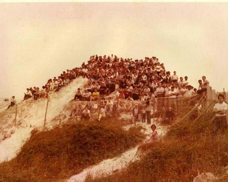 Seareiros desde as dunas lindeiras ao Campo do Escarabajo 1975-Foto-Phottic Mar de Paixon