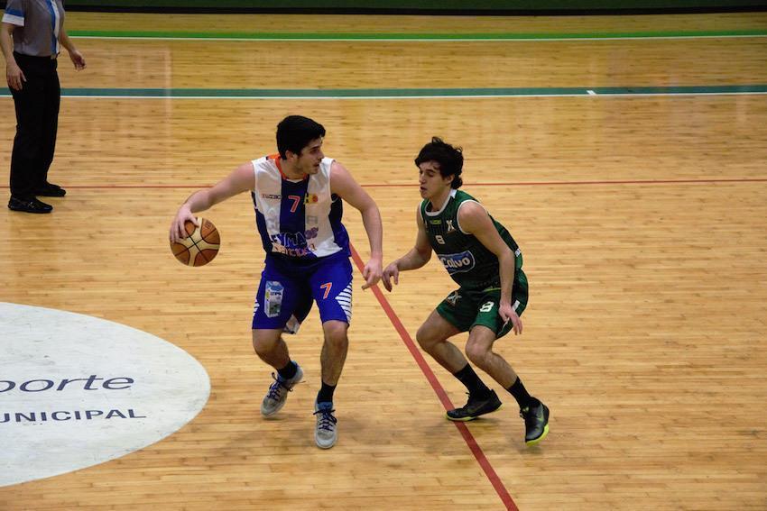 Guillamet de verde contra o Basquet Coruna