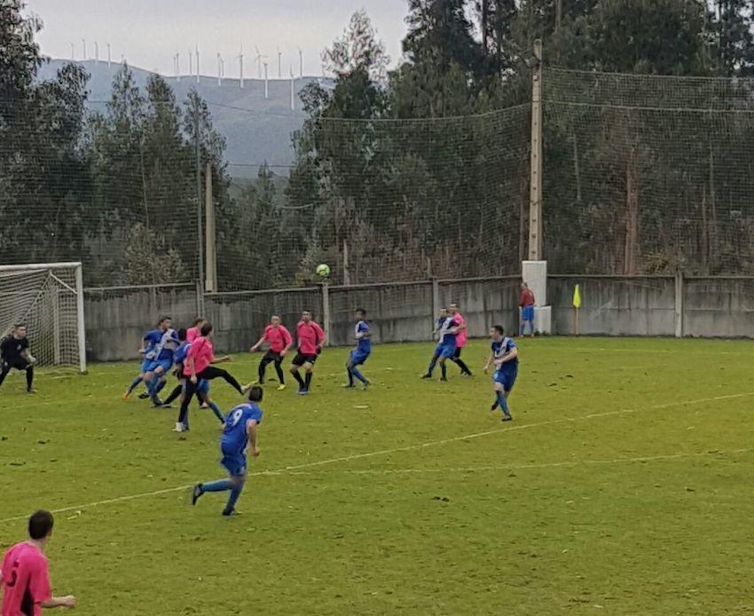 Facendo de urxencia na Grixa...-Foto-Jose Campaña