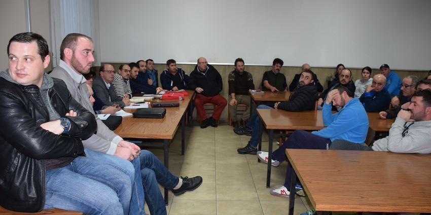 Imaxe da Asemblea de Traballadores de Ferroatlantica do pasado venres-Foto-Rafa Quintans