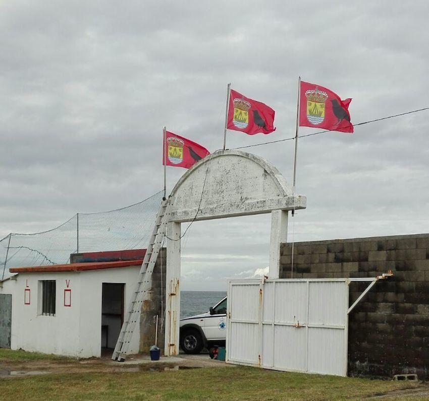 Asi loce o campo de Arliña coas bandeiras dos Corviños