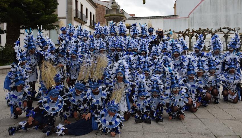 70 integrantes ten a comparsa gañadora, a Rueirada de Louro-Foto-Rafa Quintáns