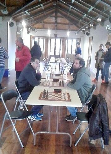 Partida de xadrez en Bertamirans do Club Cabo Touriran