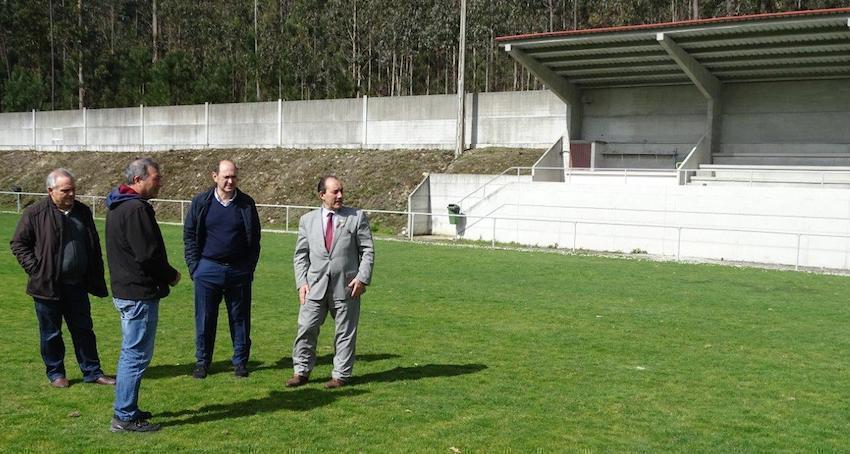 Comitiva da FGF na Grixa co alcalde de Camarinas e o representante do Porteno