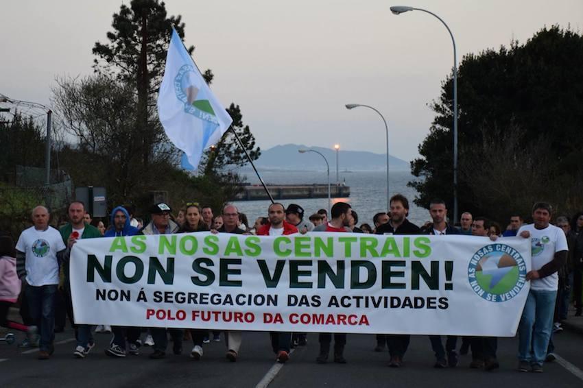 O Comite de Empresa de Ferroatlantica liderando a marcha do pasado venres-Foto-Rafa Quintans