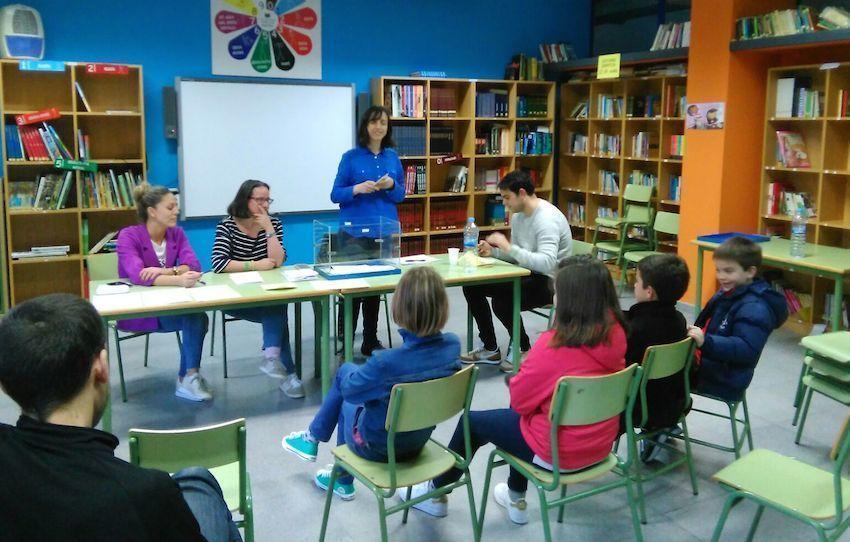 Votacion no CEIP Praia de Quenxe pola Xornada Unica