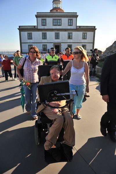 Stephen Hawking no Faro Fisterra en 2008-Foto-Marcos Rodriguez