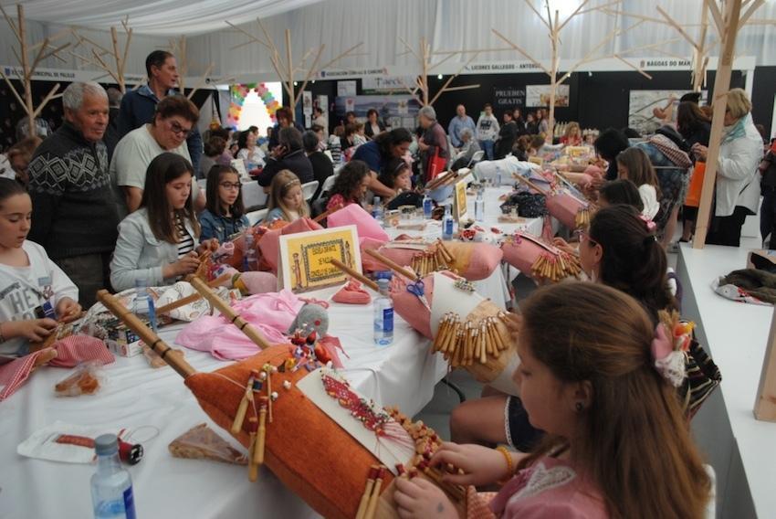 Peque palilleiras na Mostra do Encaixe de Camarinas 2017