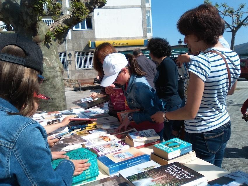 Celebración do Día do Libro en Corcubión