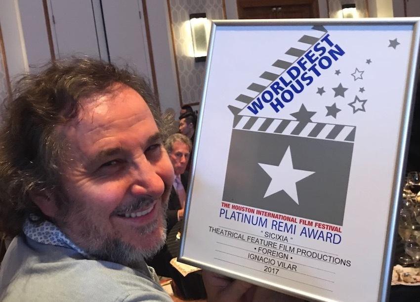 Ignacio Vilar recibe premio en Houston por Sicixia