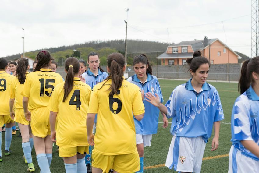 Partido de Futbol feminino na Costa-Foto-Criss Becerra