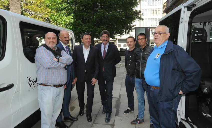 A Deputacion entrega unha furgo ao Dumbria e ao Ares