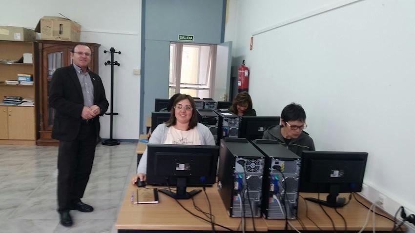O alcalde de Malpica visitou o clubEmprego de Integro en Buno