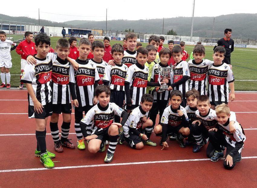 Outes fixo doblete de liga e copa benxamin F8