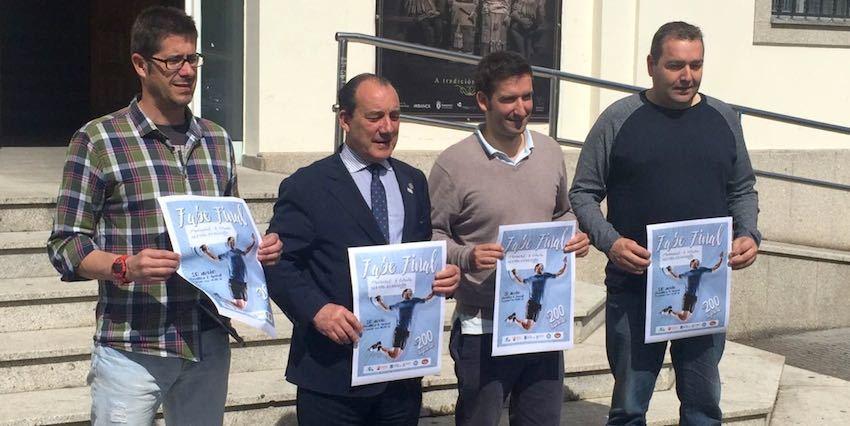 Fran Puga tecnico de Deportes-Pichurri alcalde de Camarinas e Jose Campana Concelleiro de Deportes