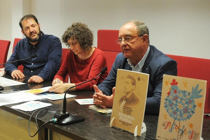 Xose Maria Varela con Goretti Sanmartin e co alcalde de Ponteceso na presentacion do Festiletras na Deputacion