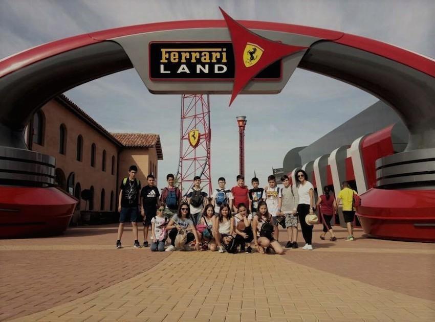 Alumnos do CEIP de Sofan en Ferrari Land