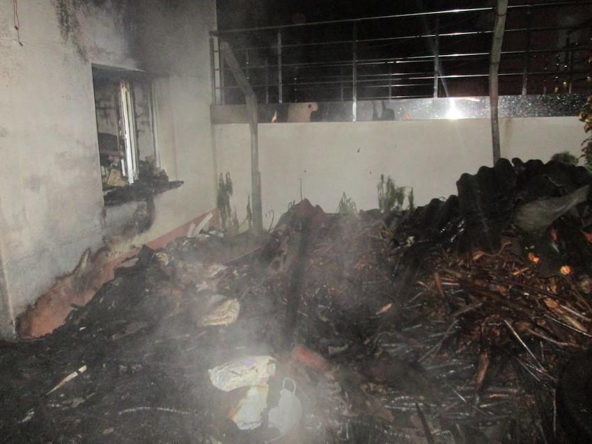 Incendio nunha casa de Rus-Foto-Bombeiros de Carballo