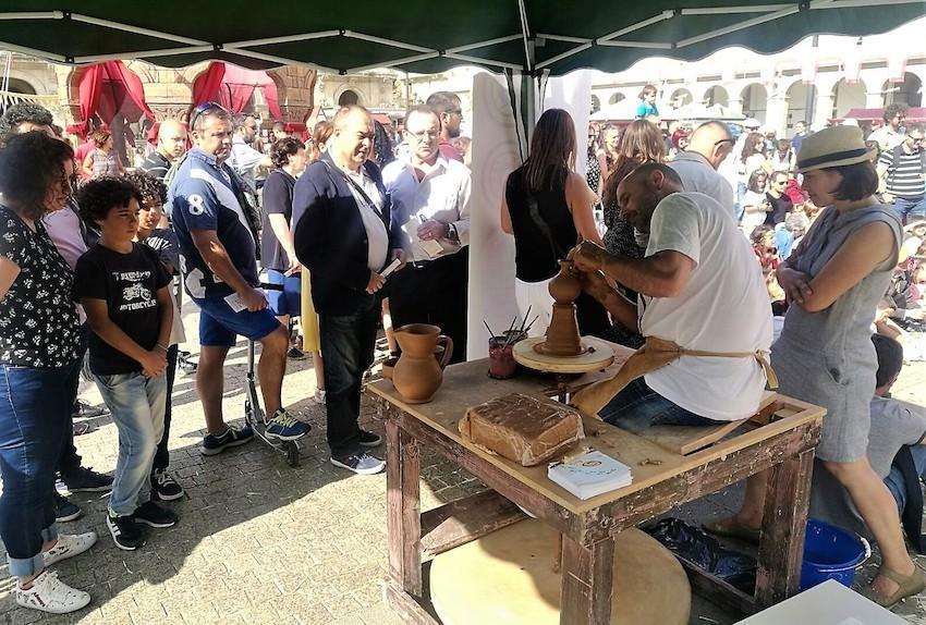 A Mostra de Olería de Buño tivo o seu propio posto na Feira das Marabillas da Coruña