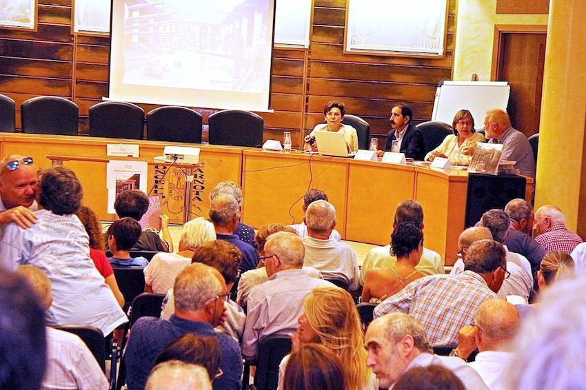 Cheo na presentacion do libro As Salgaduras de Carnota