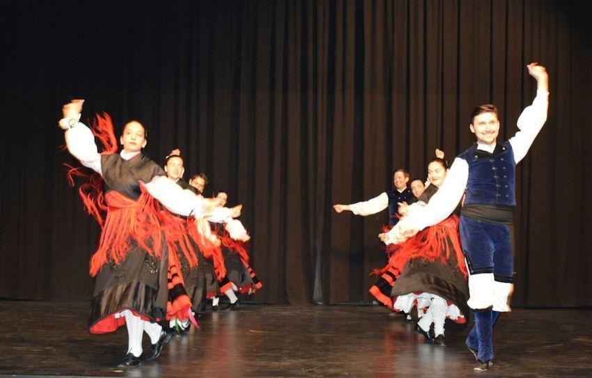 Grupo de baile Breogan de Brens-Foto-Rafa Quintans copia