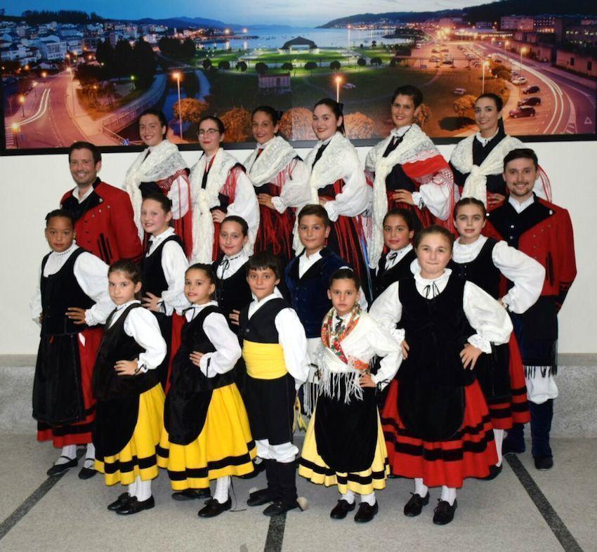 Grupo de baile Breogán de Brens-Foto-Rafa Quintáns