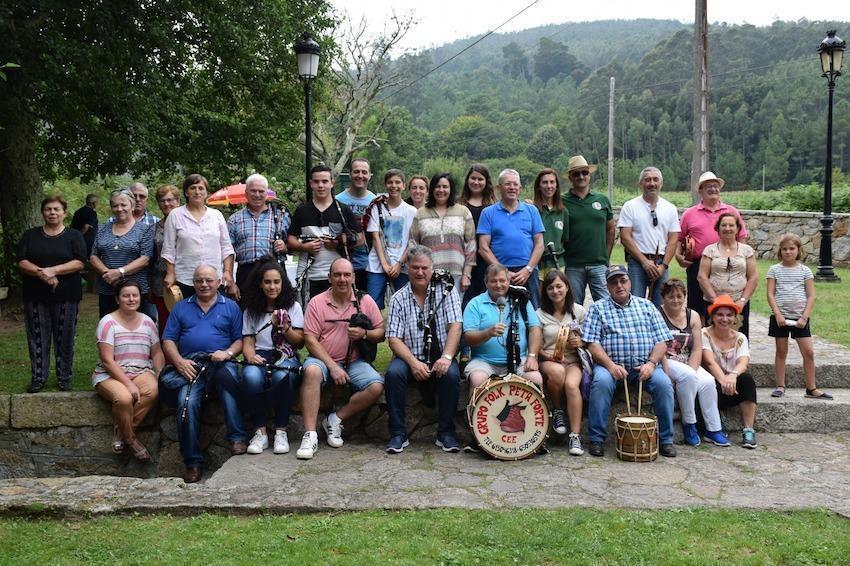 Reunion do grupo Peta Forte en Toba-Foto-Rafa Quintans