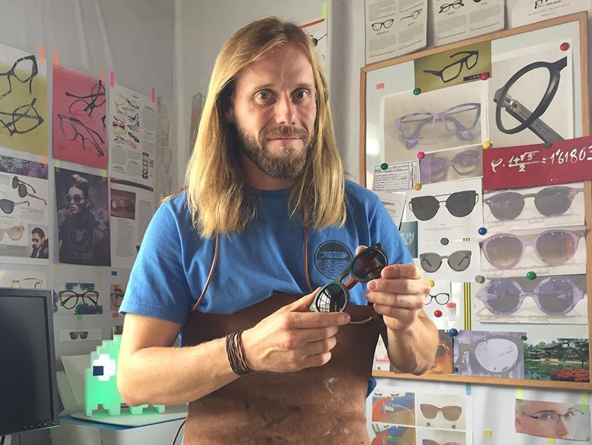 manuel-garcia-norriss-glasses