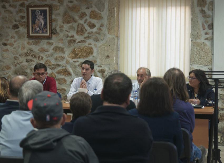 Presentacion de Devalar sen pel de Modesto Fraga en FIsterra-Foto-Xusto Gomez
