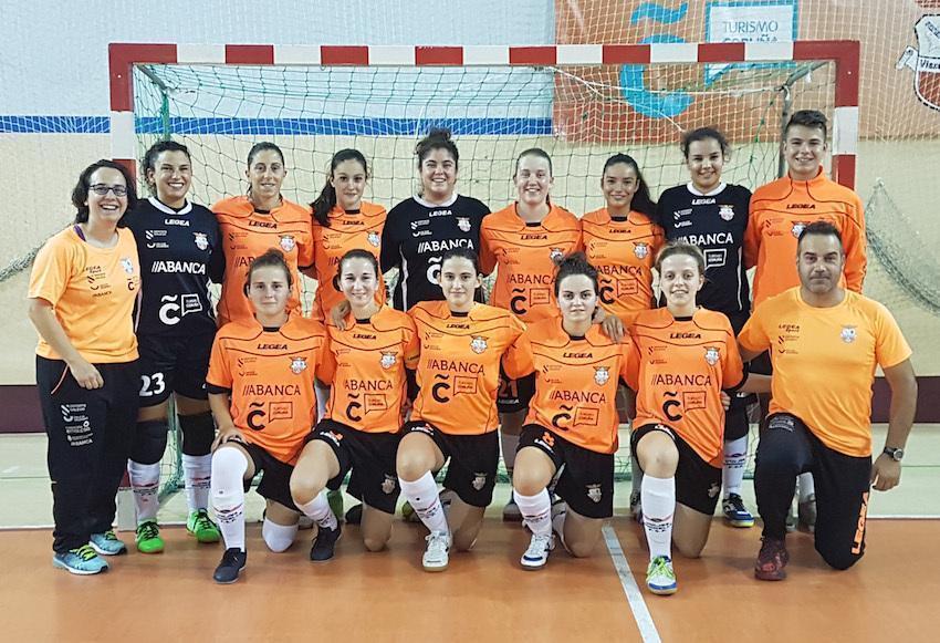 Patri e Inés, 2ª e 4ª na fila de abaixo empezando pola esquerda, co Viaxes Amarelle 2017-2018