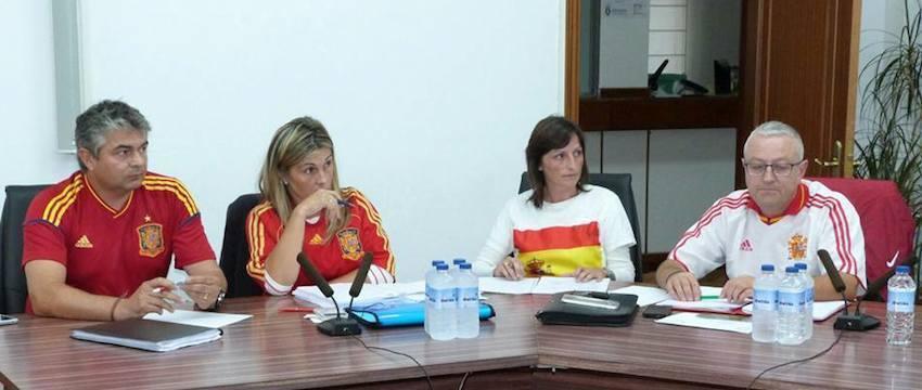 Edis de TEGA e PP de Vimianzo coas camisetas da sele espanola