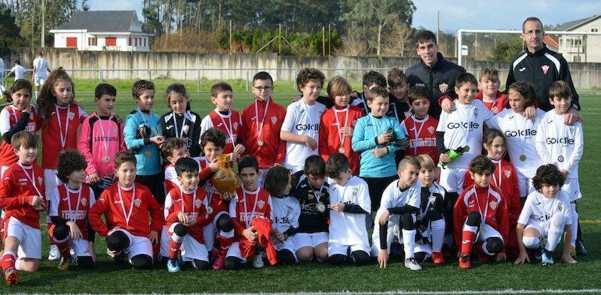Peques do Cerqueda e do Sofán no Minitrofeo Os Petóns
