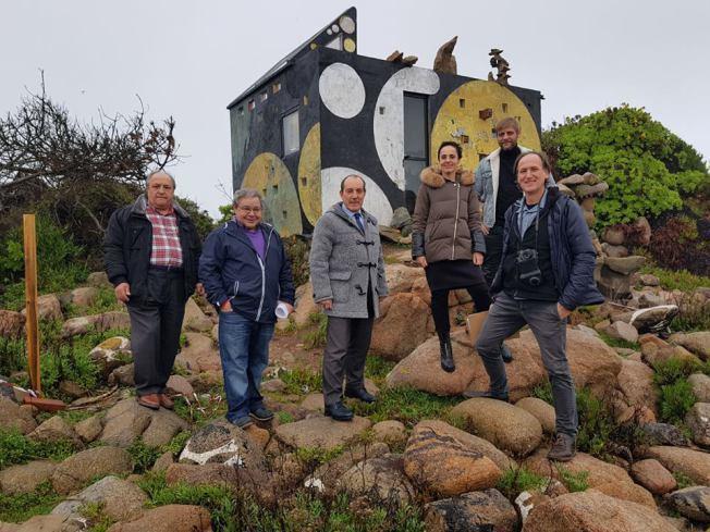 Entrega da obra de rehabilitacion da Casa de Man de Camelle o pasado decembro, con Juan Carlos Canosa, os arquitectos Juan Creus e Covadonga Carrasco e os representantes da empresa de construción Messi, o xerente José Bemposta e o restaurador Jonathan Balbuena
