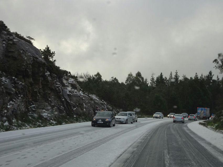Problemas ca neve na AC-404 en Santa Comba-Foto-Jose Manuel Suarez 2