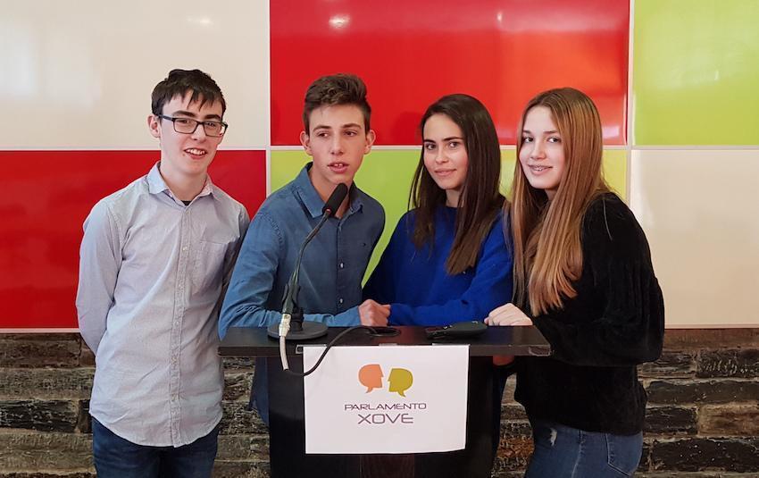 Alumnos do IES Pedra da Aguia no Parlamento Xove