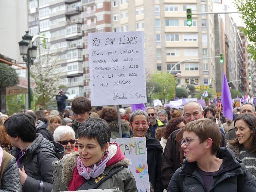 Imaxe da multitudinaria mobilizacion deste domingo pola folga de mulleres