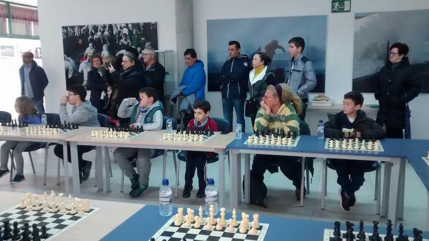 Novos alumnos da Escola Municipal de Xadrez de Muxia