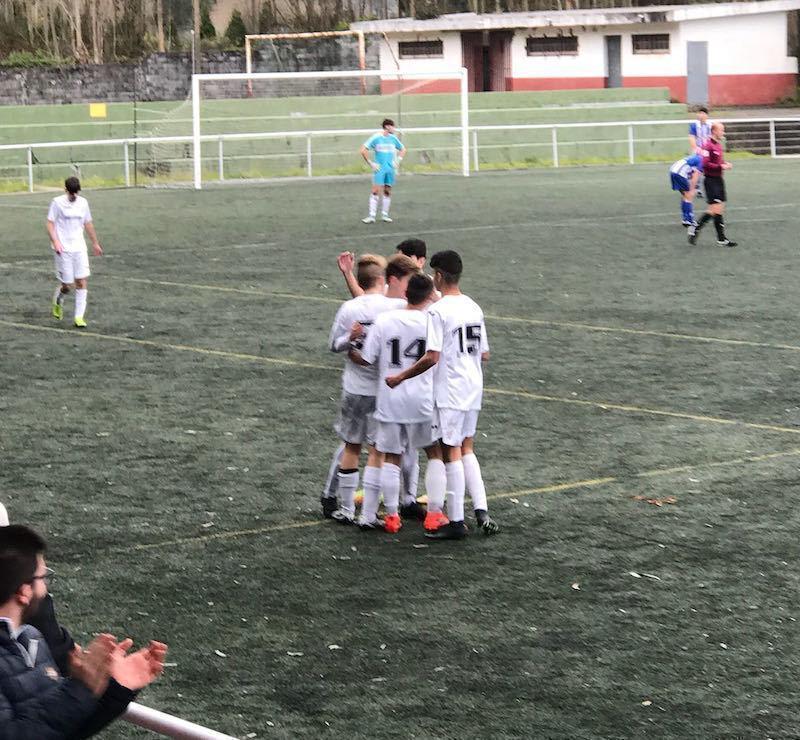 Soneira Xuvenil celebrando un gol