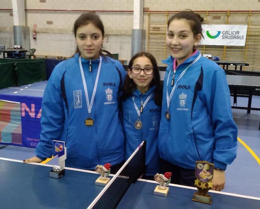As zaseiras Ana Laura e Miriam cos titulos dos Campionatos Galegos de Tenis de Mesa