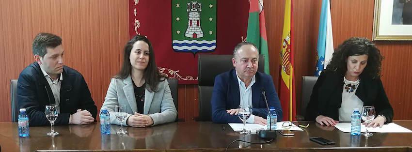 No acto estiveron presentes Ramón Vigo, alcalde de Cee, Laura Mouzo Romar, presidenta de AFAFES, Pilar Iglesias, concelleira de Presidencia, Benestar Social, Emprego e Igualdade do Concello de Cee e César Bugallo, piscólogo, xerontólogo e coordinador do proxecto.