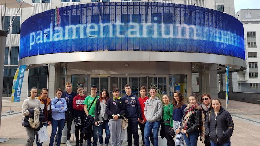 Alumnos do IES Ponte do Porto no Parlamento Bruselas (2) copia