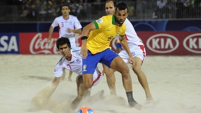 O brasileiro Bruno Xavier, un dos mellores xogadores do mundo de fútbol praia, estará en Corme