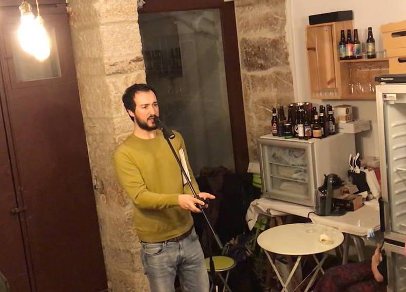 Samuel L Paris polos bares de Allariz nas xornadas Ponme un poema